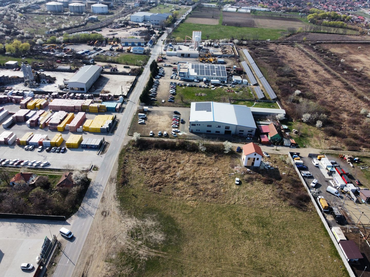 Teren intravilan 3.250 mp -zona Plopi - Poză 1
