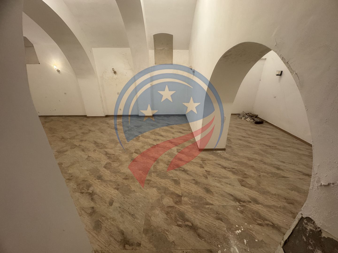 Spațiu de închiriat ultracentral – ideal pentru afacerea ta! - Poză 10