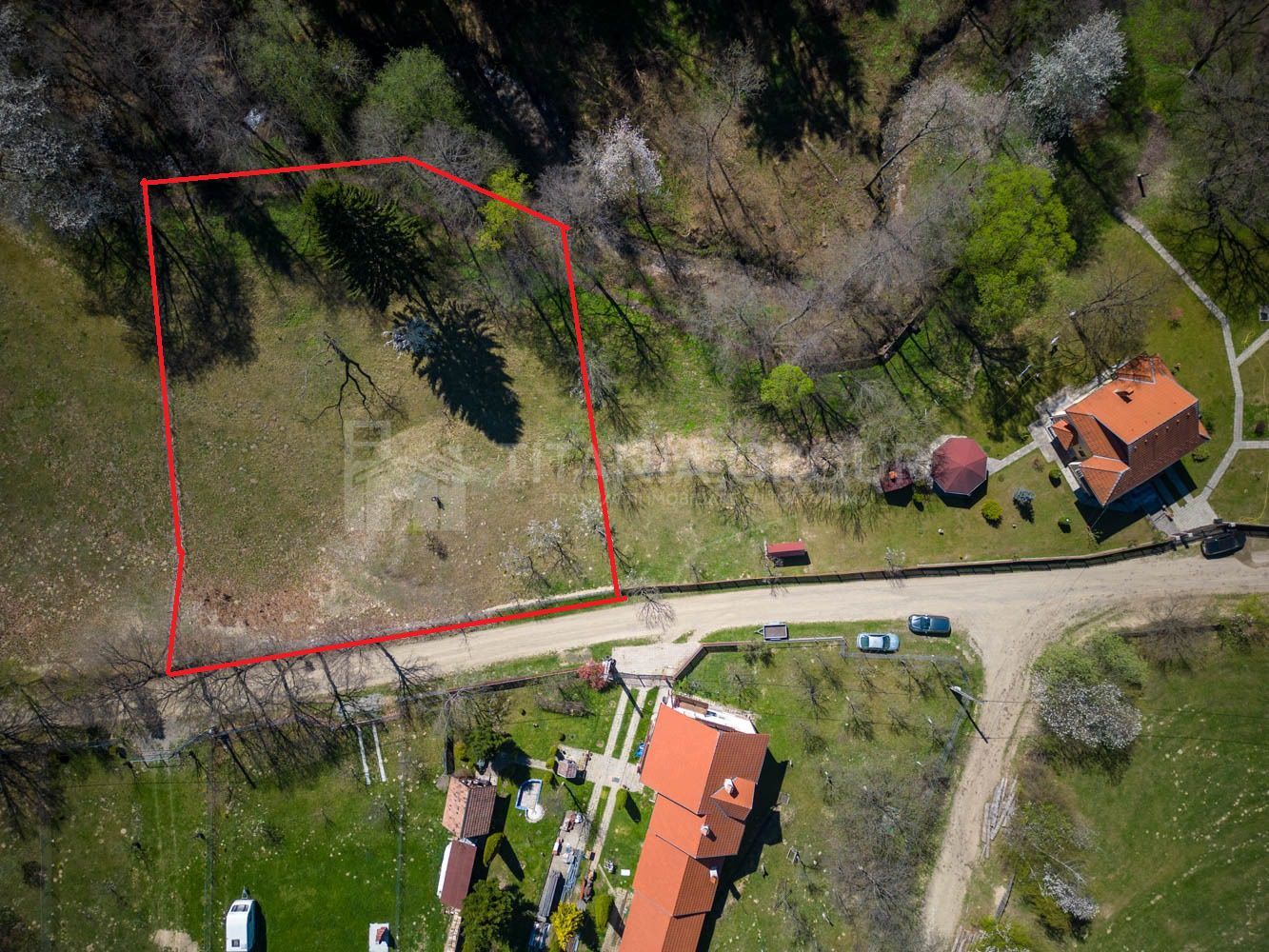 Teren intravilan, pretabil pentru casa de vacanta, 2000 mp - Poză 1