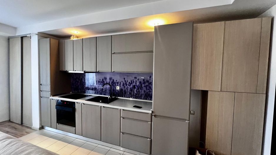 Apartament cu 3 camere de inchiriat in Cosmopolis - Poză 1