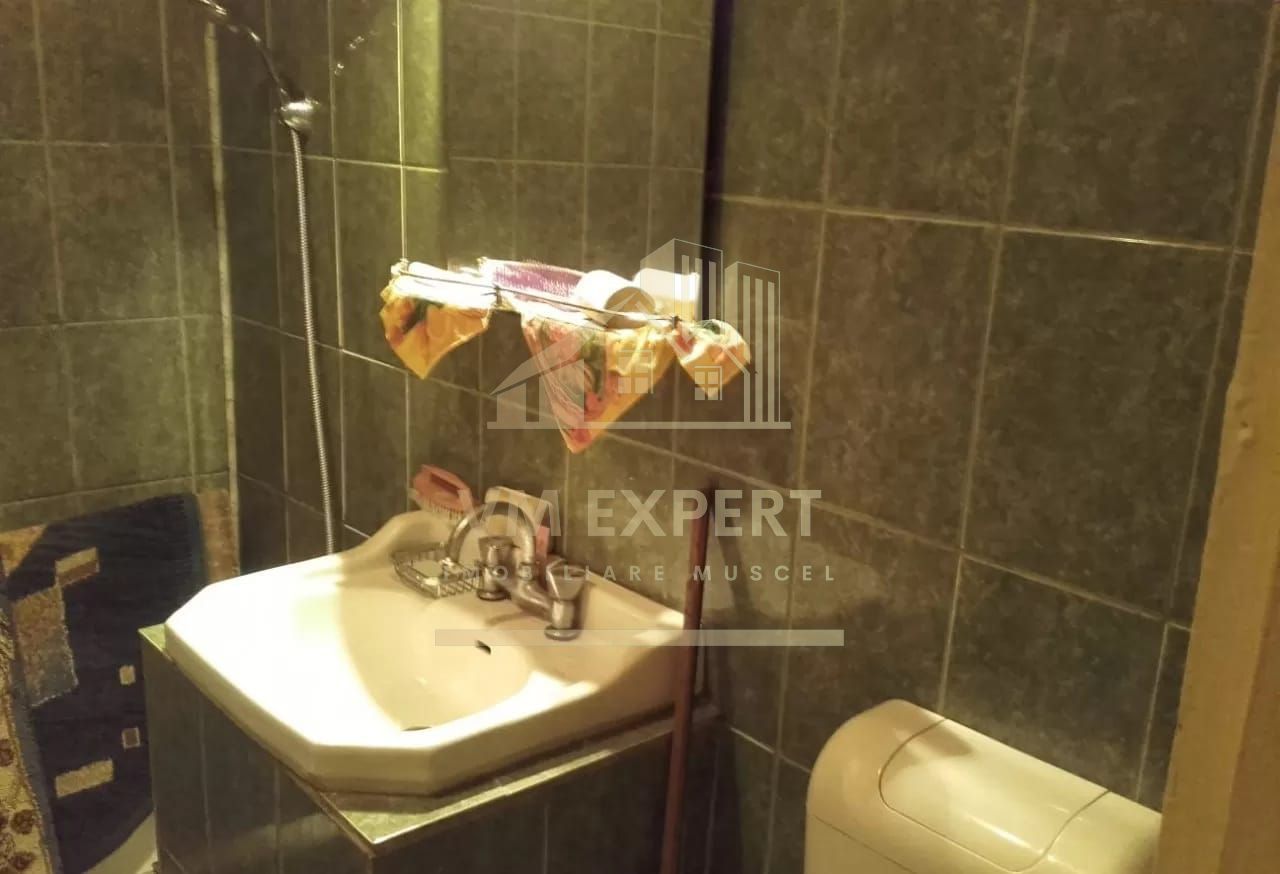 APARTAMENT  3 CAMERE,  ETAJ 4, SUPRAFATA 73 MP, CAMPULUNG, ZONA VISOI - Poză 2