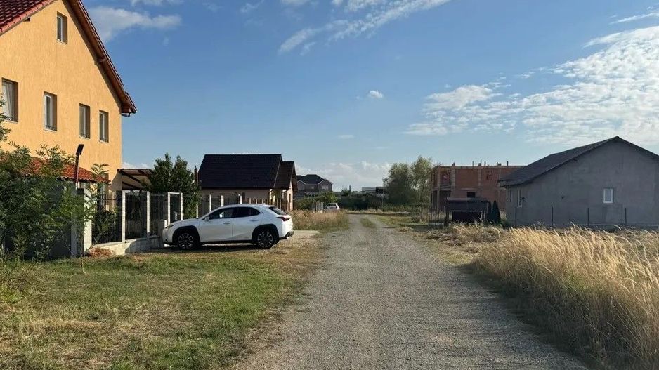 COMISION 0 | Teren intravilan | 700 mp | Sag - Poză 1