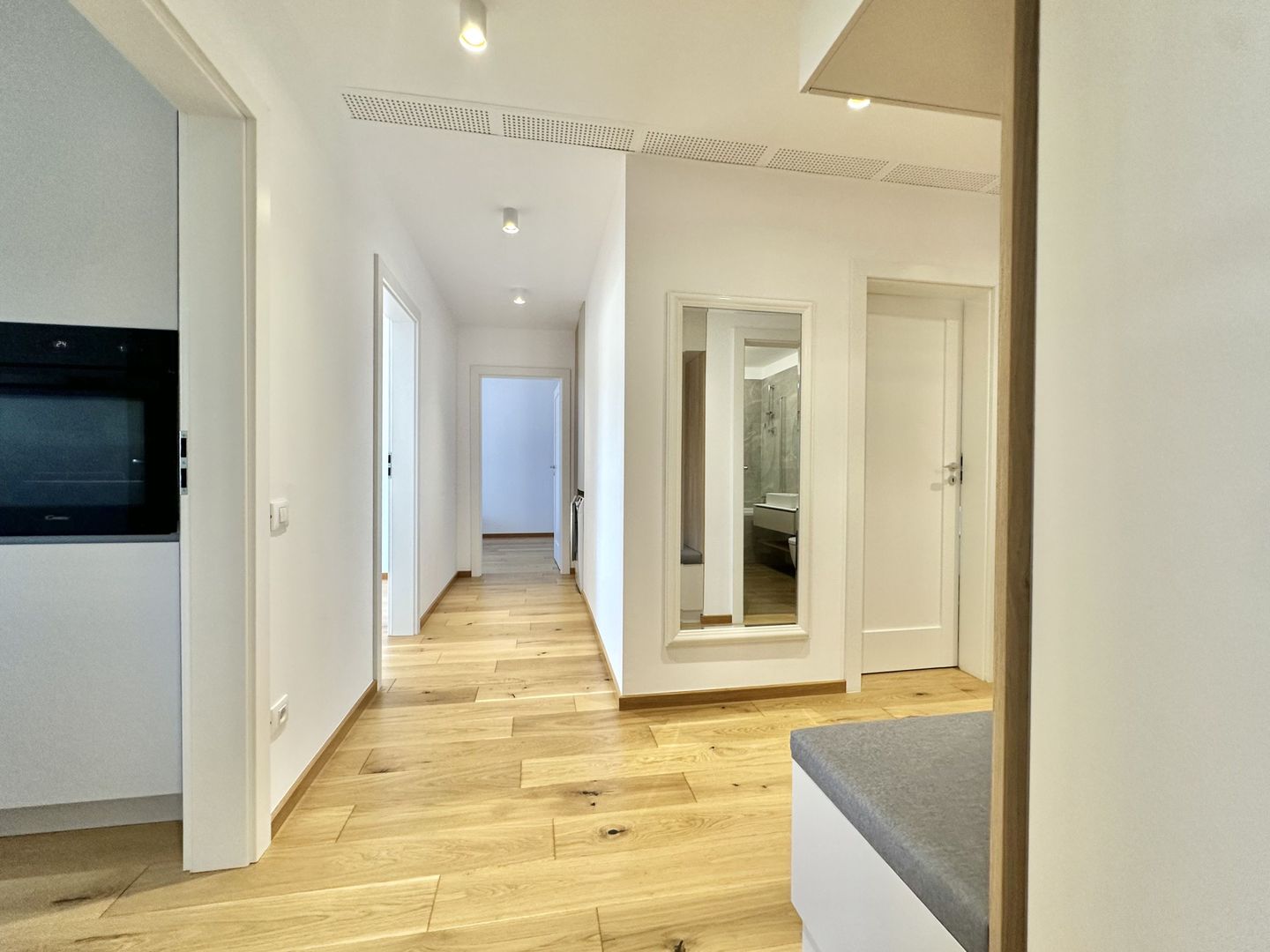 Apartament cu 3 camere decomandat de inchiriat, Urban Plaza - Poză 11
