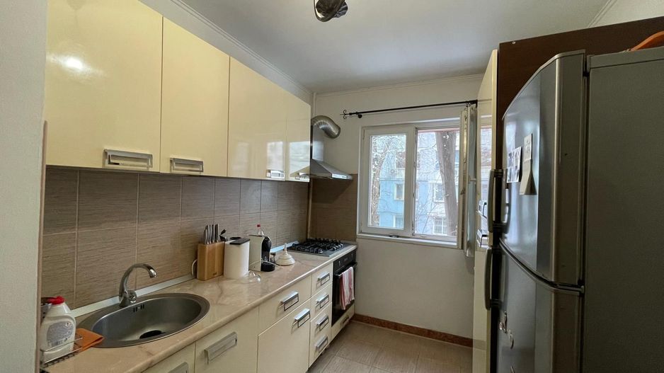 AP. 2 CAMERE APARATORI, BUCATARIE INCHISA, LOC DE PARCARE ADP, MODERN - Poză 3