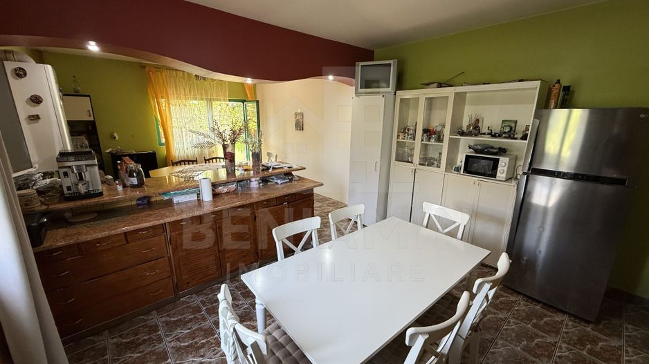Casa Spatioasa D+P+1+M – 615mp - Teren 1000mp - Rovine - Poză 10