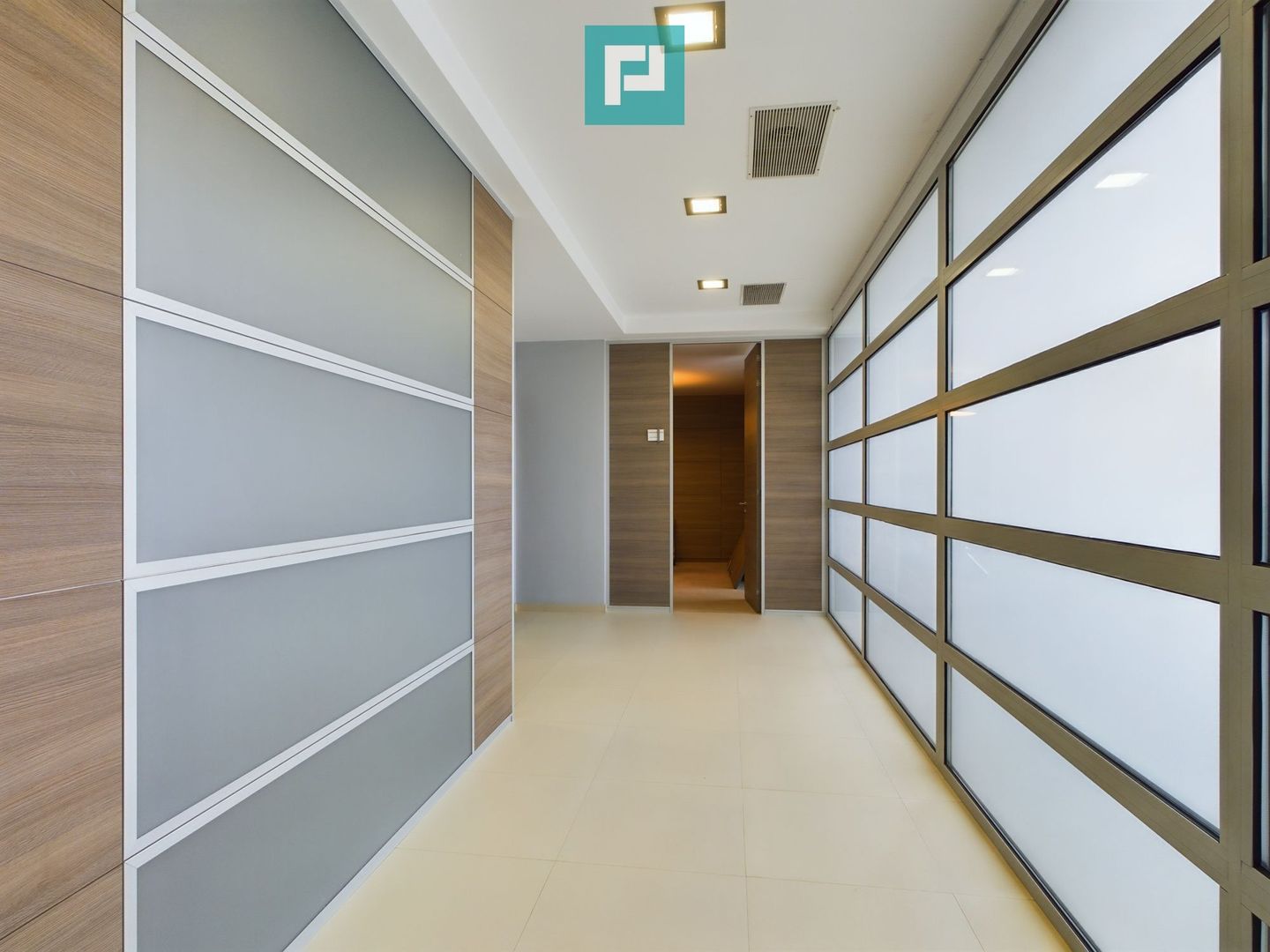 Clădire modernă pentru birouri 340 mp - Poză 11