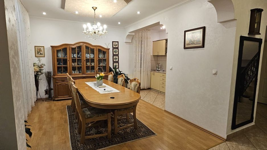 Vila  Oradea zona Iorga 420 mp ,teren 2000 ml - Poză 7