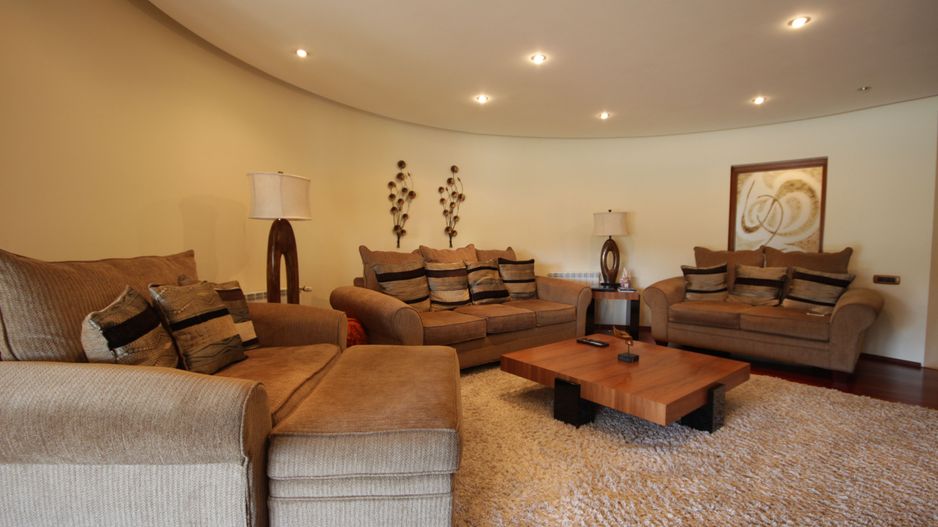 O casa deosebita cu Piscina - Poză 15