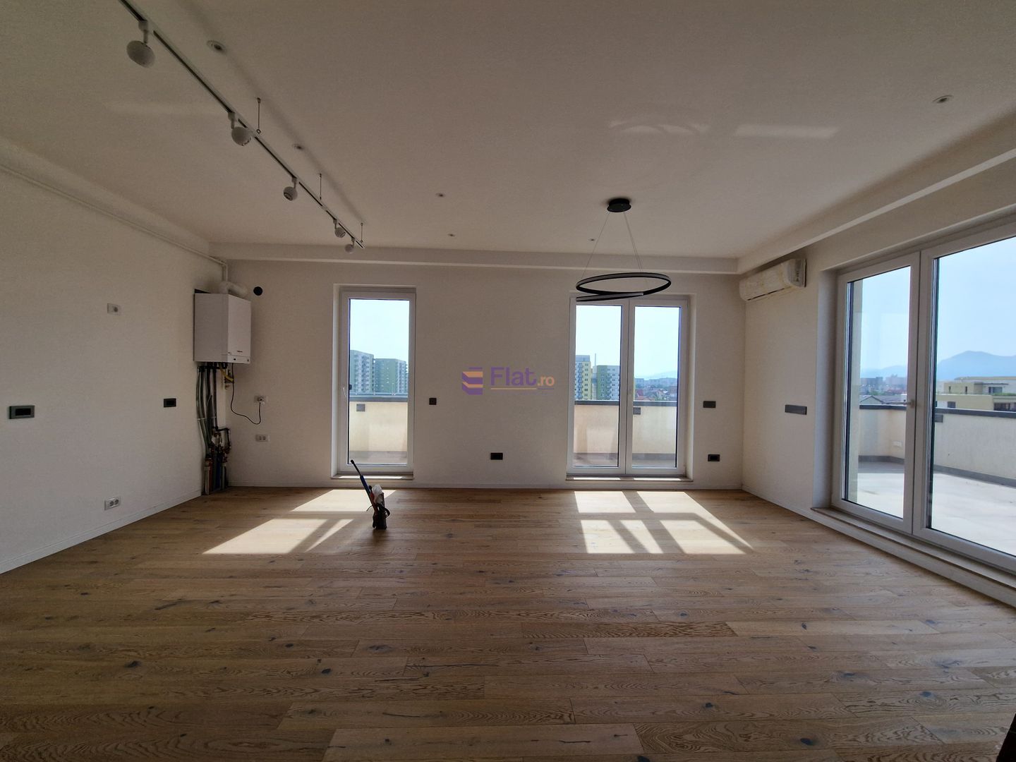 Comision 0 Penthouse 3 Camere 104 mp.  Terasa 43 mp. Tractorul - Poză 8