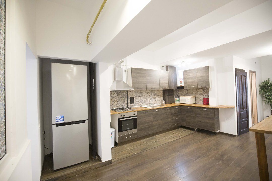 De vanzare Apartament cu 4 camere si dependite-  Ultra central- strada sepcari 9 - Poză 6