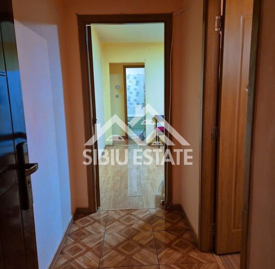 Apartament de vanzare semidecomandat cu 2 camere- Sibiu  - Poză 3