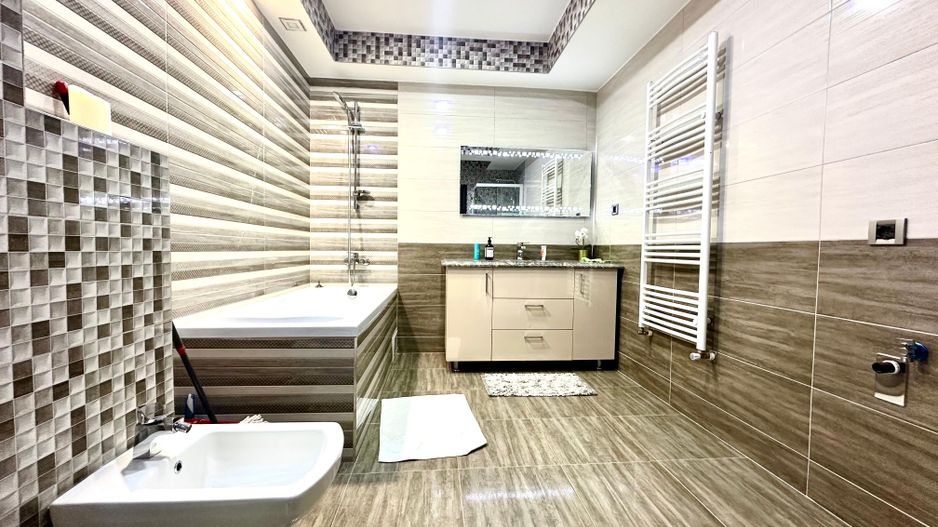 Apartament spatios 4 camere + parcare, pretabil ptr ERASMUS - Poză 8