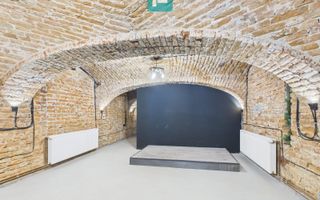 Eleganță subterană - pivniță exclusivistă Arad - Poză 9