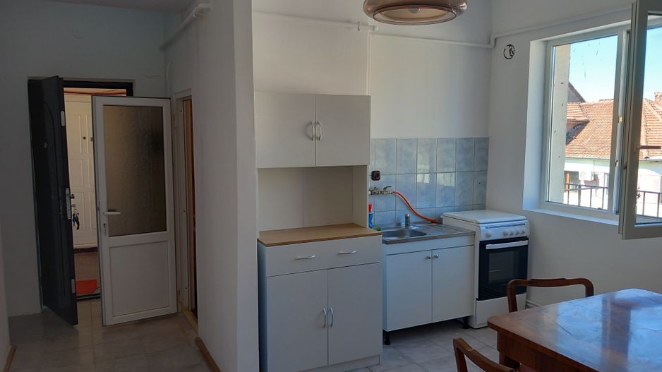 BRASADAS vinde ap 1 cam 4/4 ULTRACENTRAL RENOVAT si MOBILAT. - Poză 3