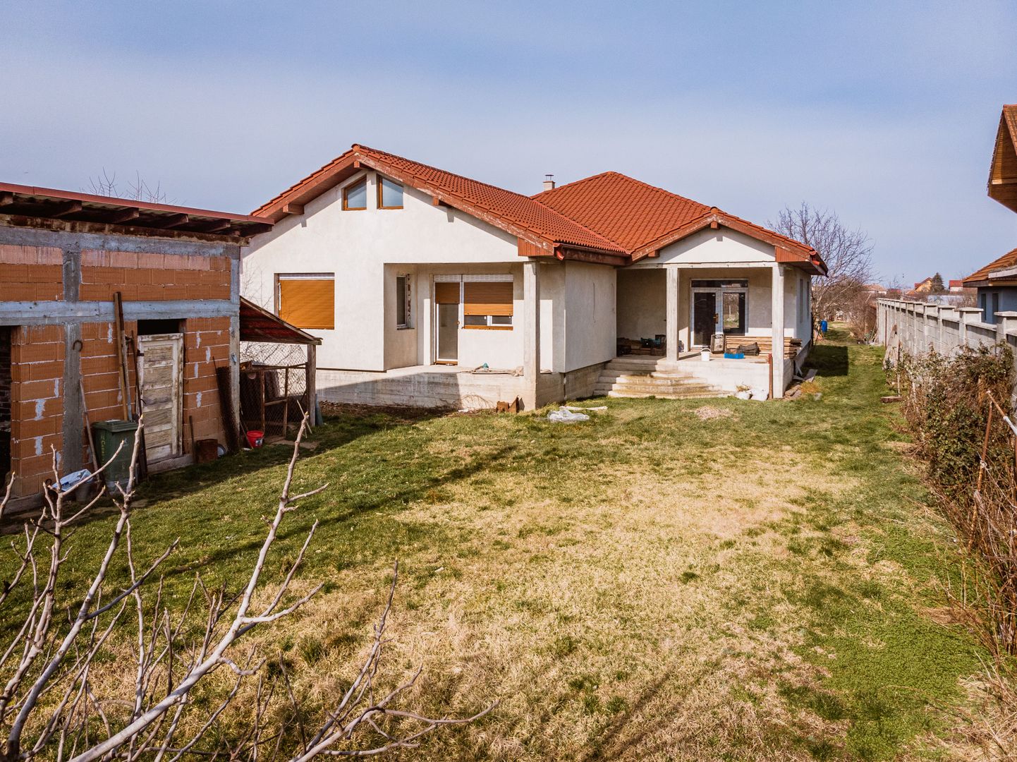 Casă la sol cu teren de 3.451mp în Gai - Poză 14