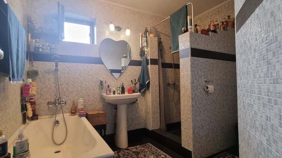 Parter cu structură pentru etaj, curte amenajată și organizare impeca - Poză 37