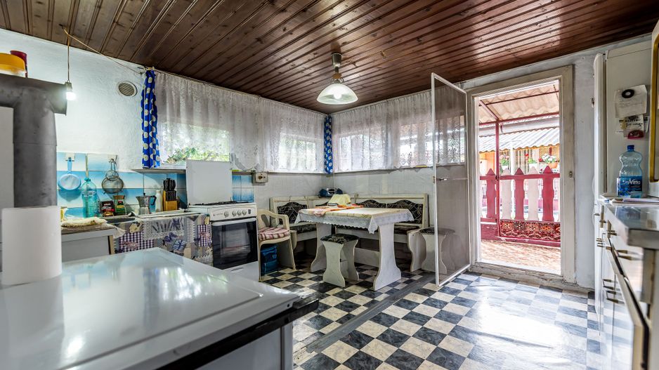 Casa 3 camere, bucatarie si baie, in zona centrala din Chisineu-Cris - Poză 7
