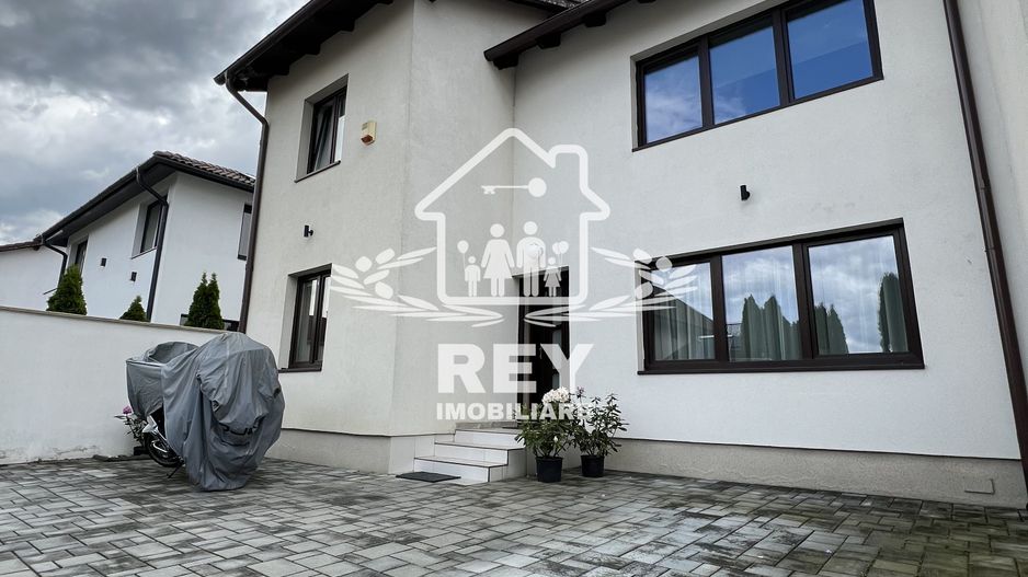 Casă de tip triplex la vânzare 6 camere /Șelimbăr /Secția 1 de Poliție - Poză 16