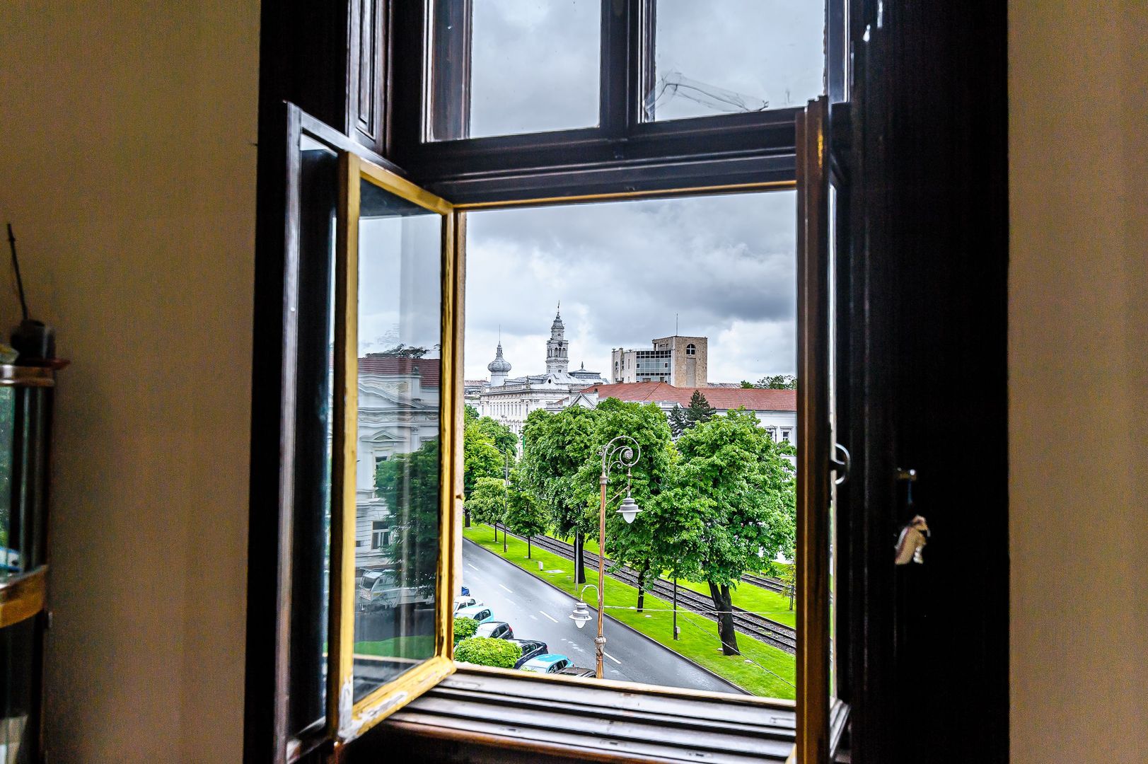 VÂNDUT! Apartament de 138 mp, Revoluției, Arad, - Poză 3