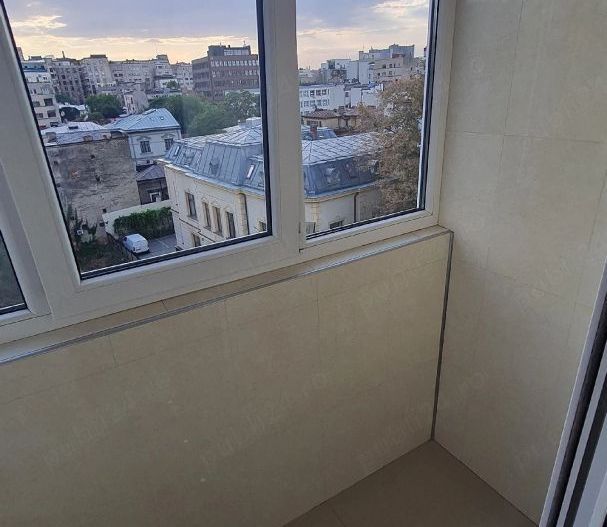 Garsonieră spațioasă de închiriat, Universitate, mobilat lux, centrală proprie - Poză 9