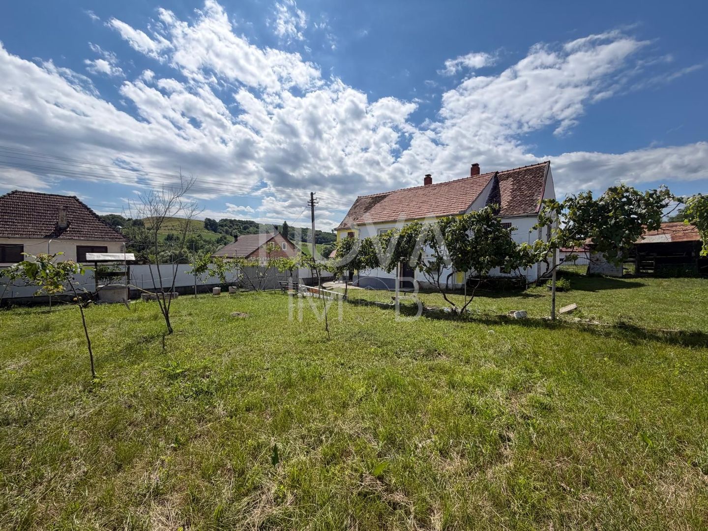 Casa individuala cu teren generos – 8.356 mp – Tichindeal, jud. Sibiu - Poză 2
