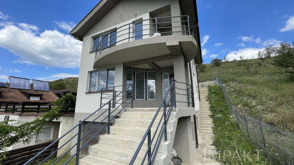 Casa individuala, dispusa trei nivele in Chinteni! - Poză 1