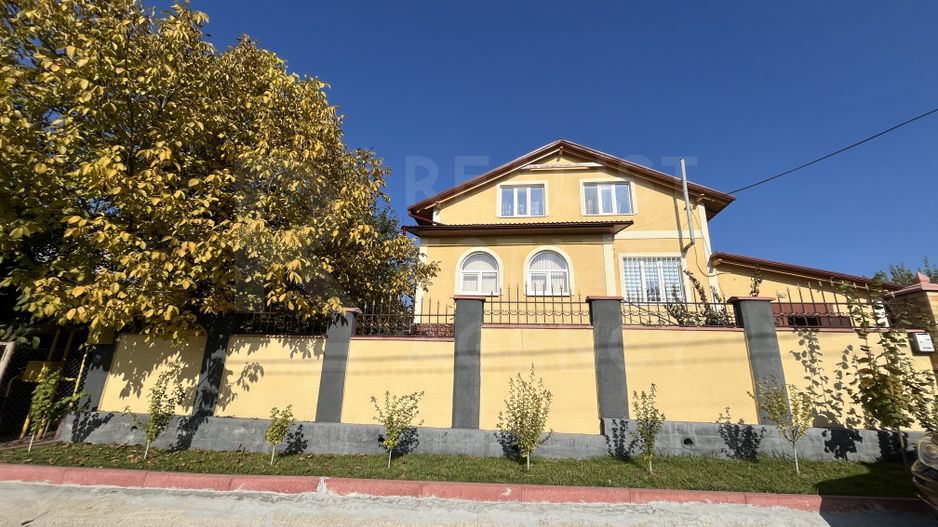 Vânzare, casă, 2 nivele, 6 camere, str. Primăverii, Budești - Poză 2