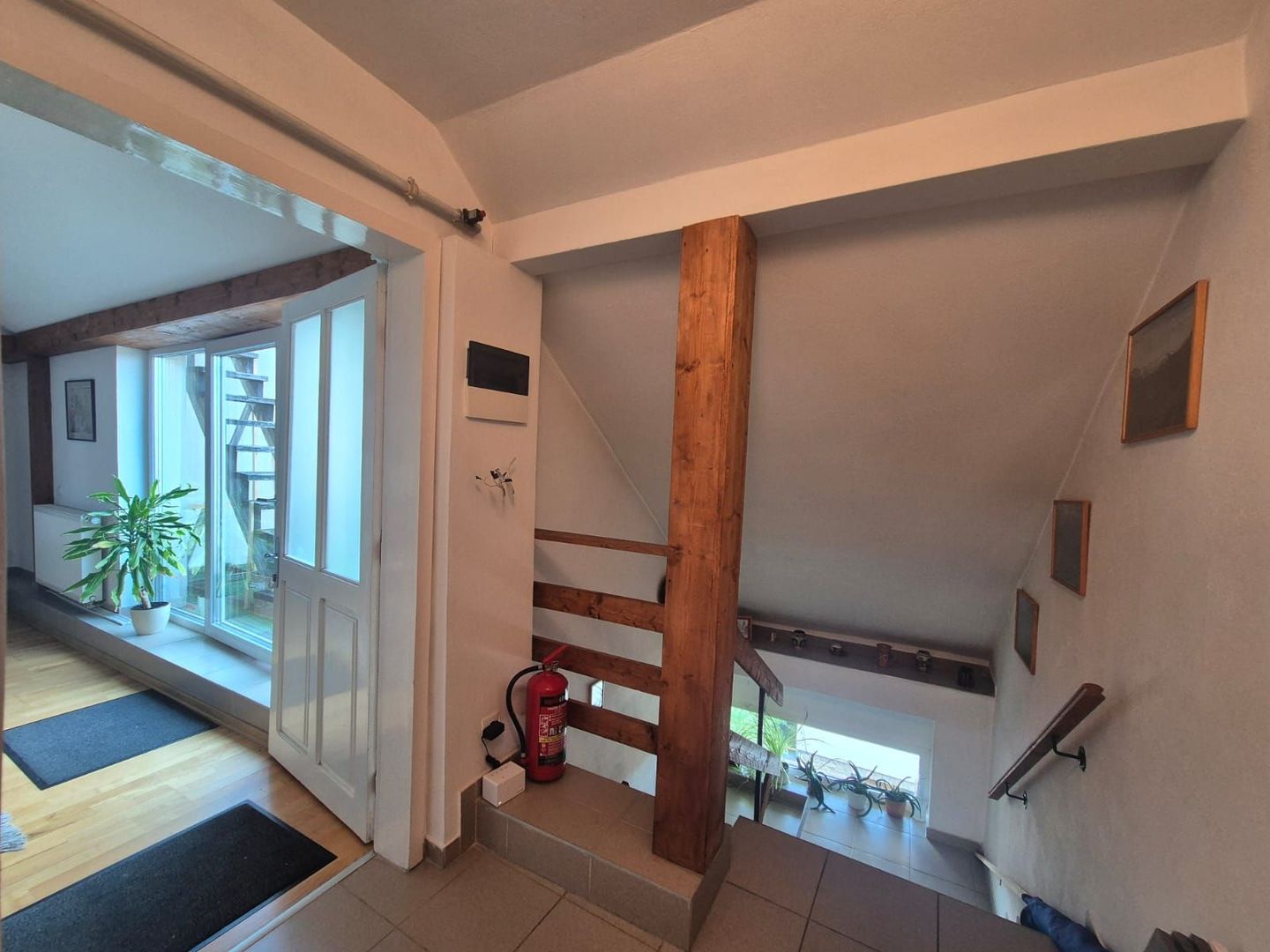 Apartament in casă, într-o zonă exclusivistă, priveliște deosebită. - Poză 19