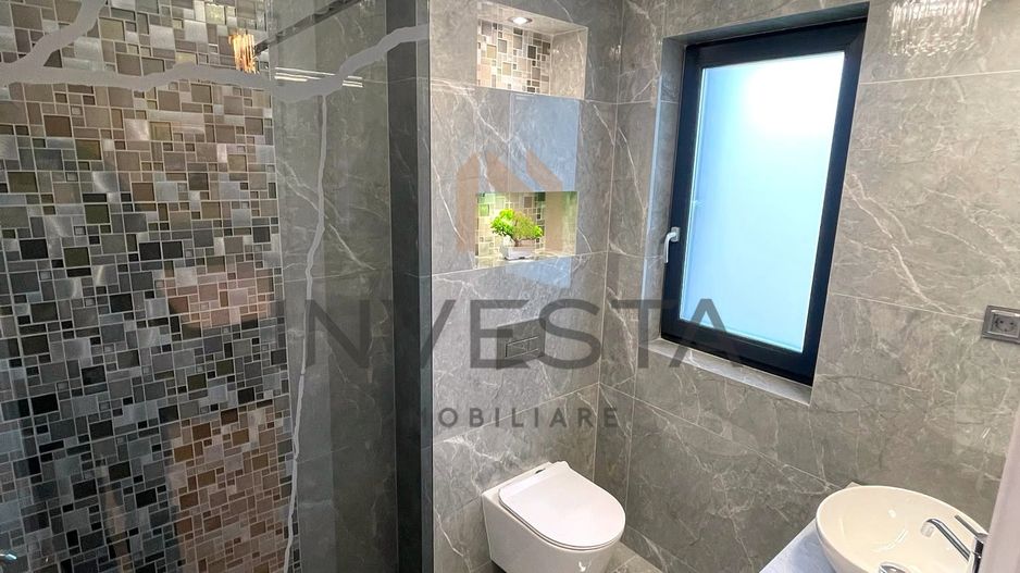 Casa moderna cu priveliste asupra orasului, terasa cu jacuzzi, Iris - Poză 15