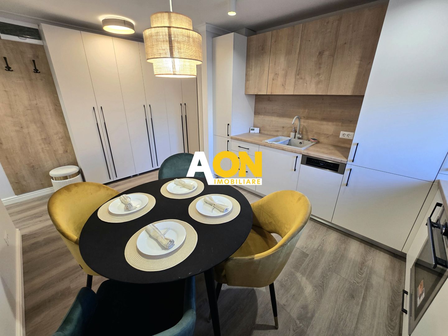 Apartament cu 2 Camere, Ultrafinisat, Zona Școlii Mihai Eminescu(Nr.7) - Poză 2