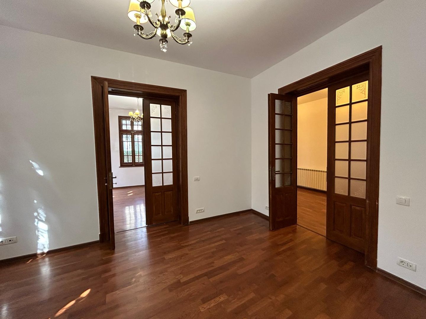 Vilă Neoclasică Arh. Enescu Cișmigiu 4 camere - Poză 7