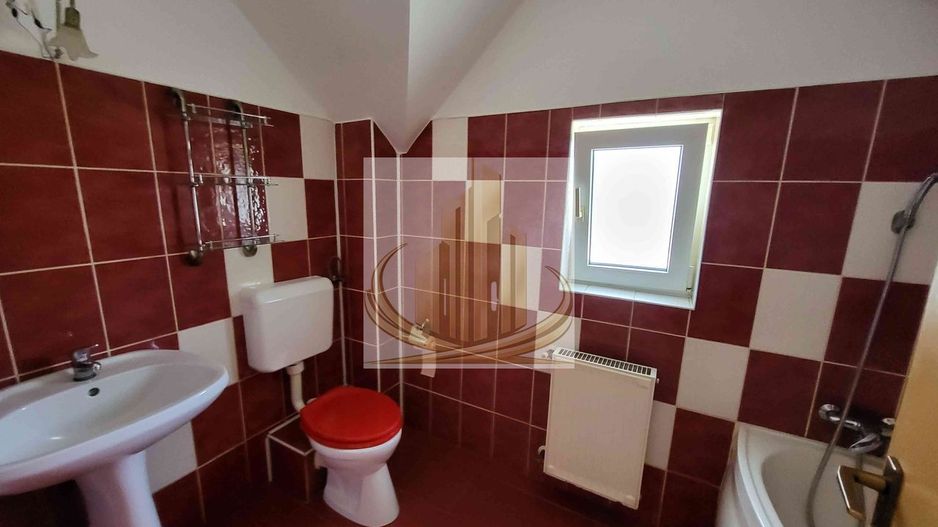 Casă spațioasă, versatilă – ideală pentru firmă sau locuință - Poză 12