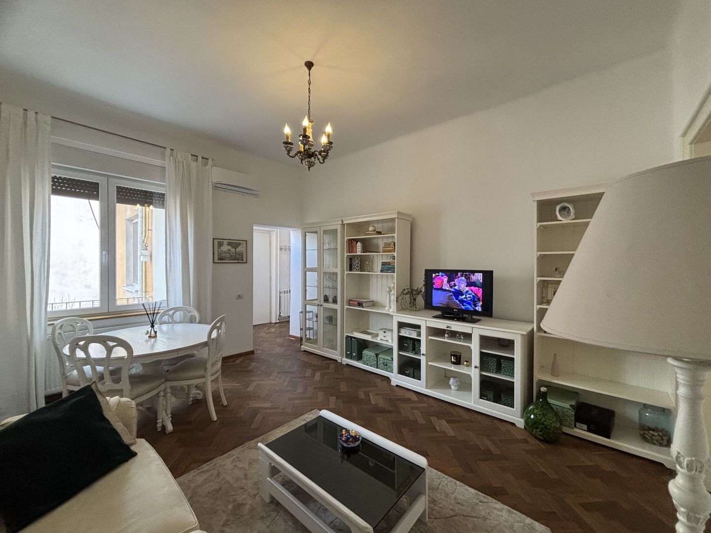 Apartament 2 camere la 5 minute de Piața Victoriei - Poză 2