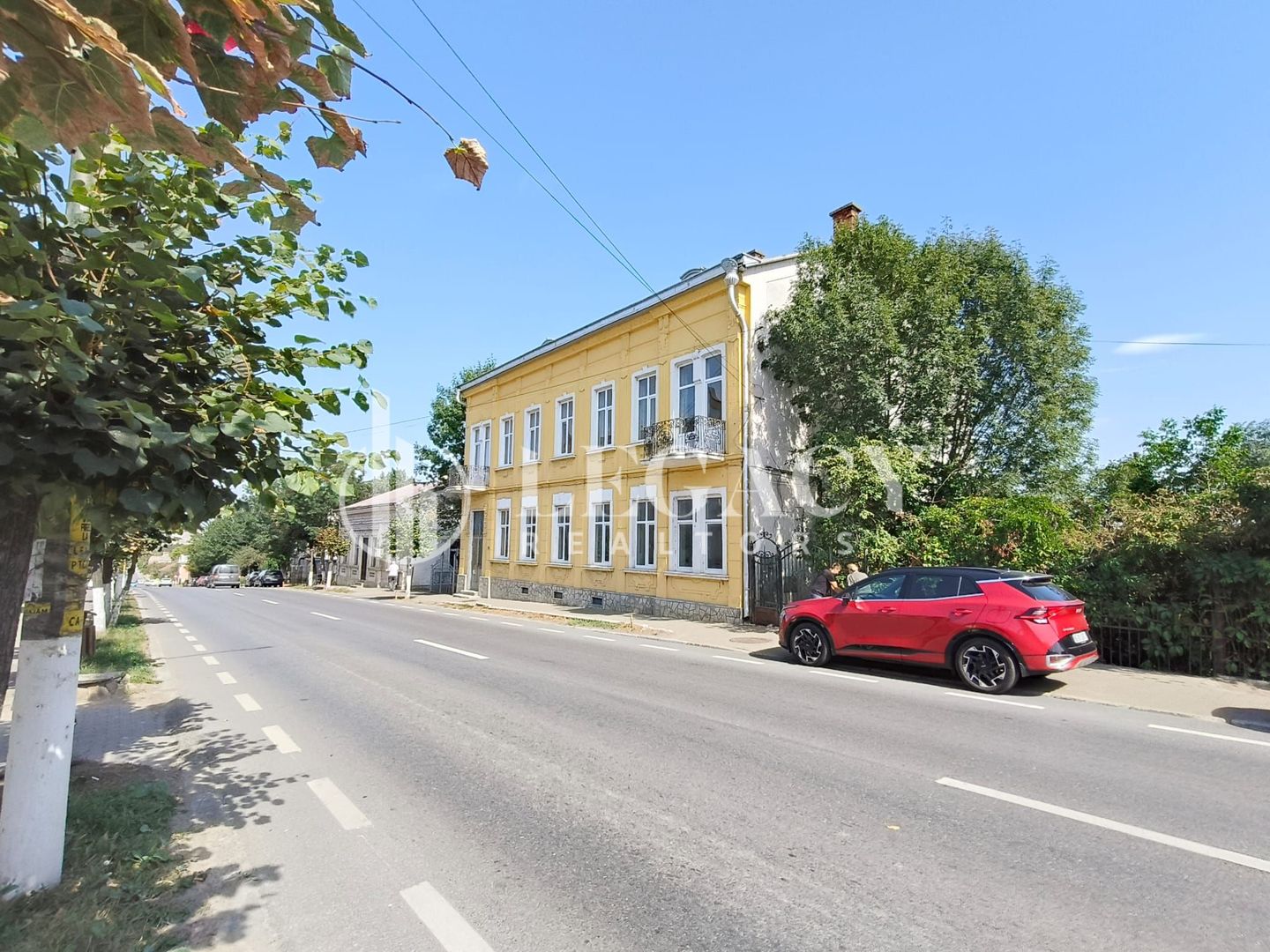 VÂNZARE/SCHIMB CU TEREN  - Clădire interbelică, centru oraș Siret - Poză 15