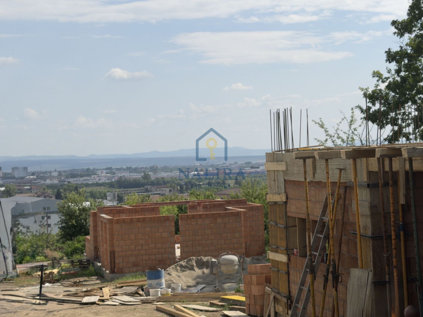 Casă nouă cu priveliște - cartier Săsar (deal) - Poză 4