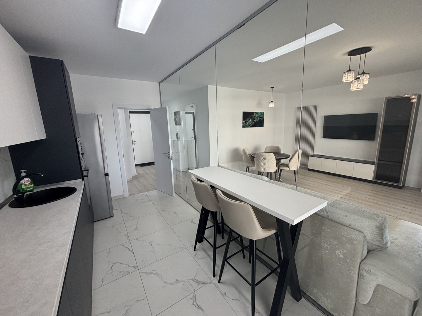 Chirie 2 Camere GranVia Lake View - Terasă cu vedere la Lac - Poză 9