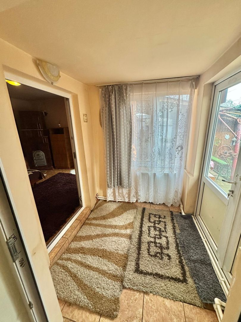 De vânzare casă cu 4 camere, garaj - Poză 11