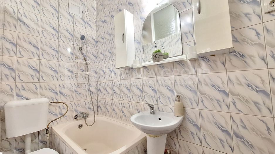 Garsoniera mobilata+camera la demisol, zona Tractorul, comision 0 - Poză 5