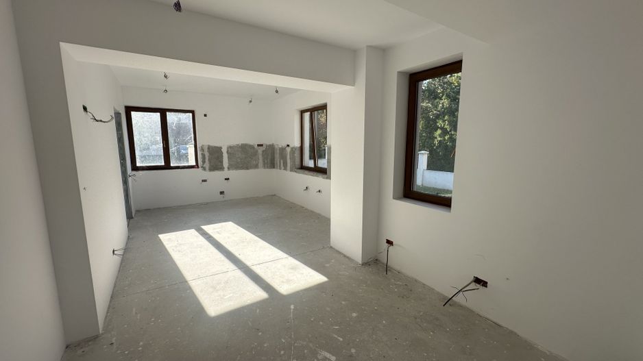 PARADISUL VERDE, VILA 507 MP, LOT 1.095 MP! - Poză 13