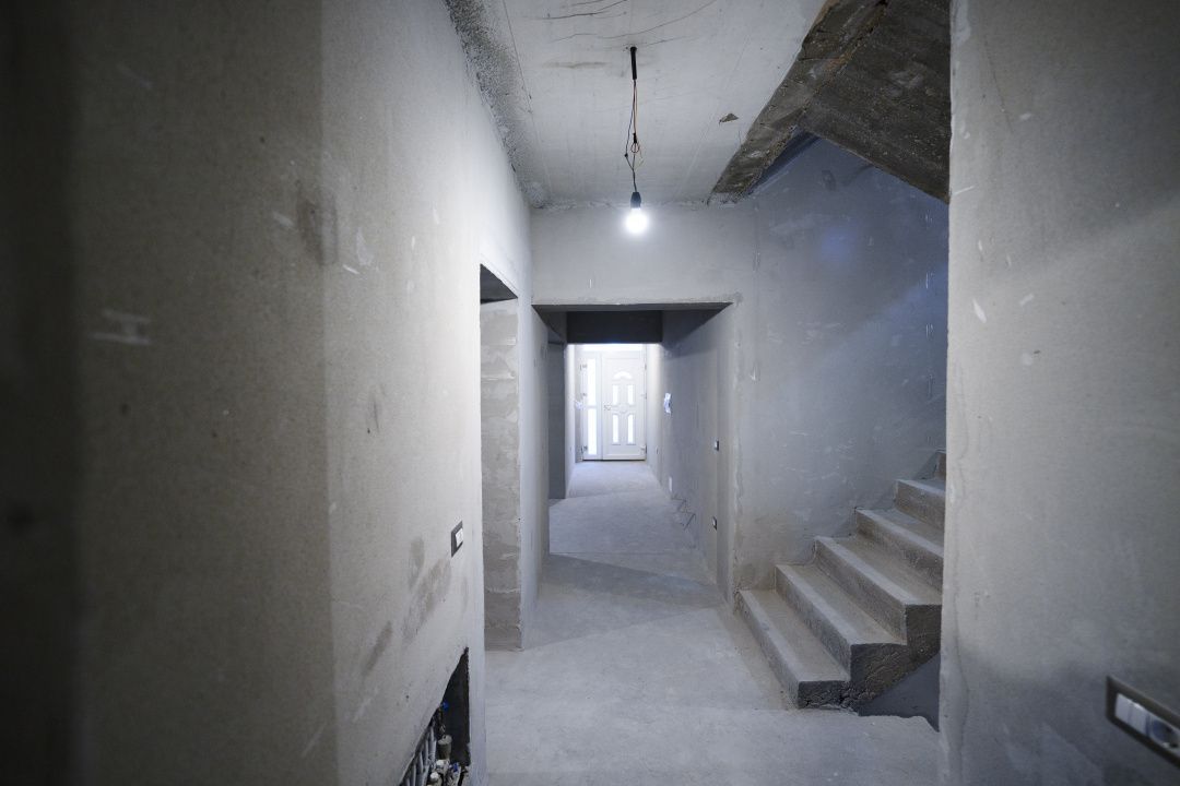 Casa la gri - Romanesti - Poză 8