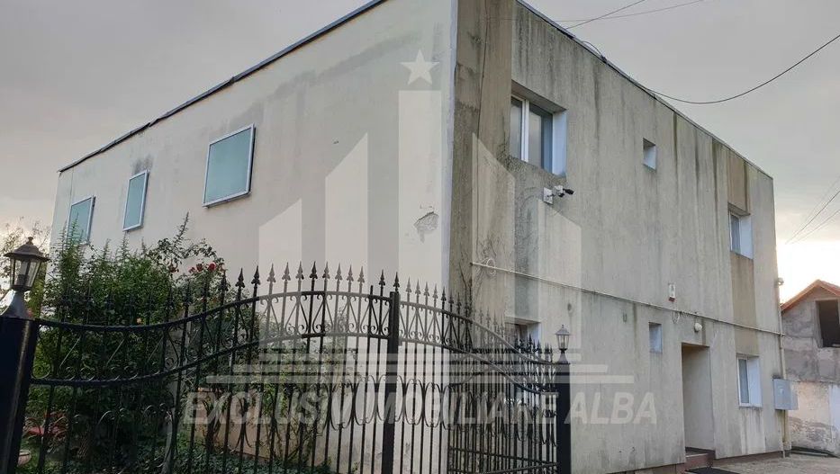 Vila compusa din 7 apartamente, Centru - Poză 2
