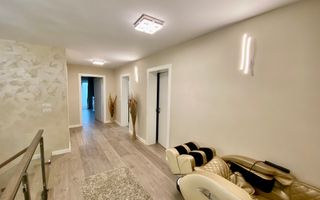 Vila pretabila pentru doua familii - Poză 18