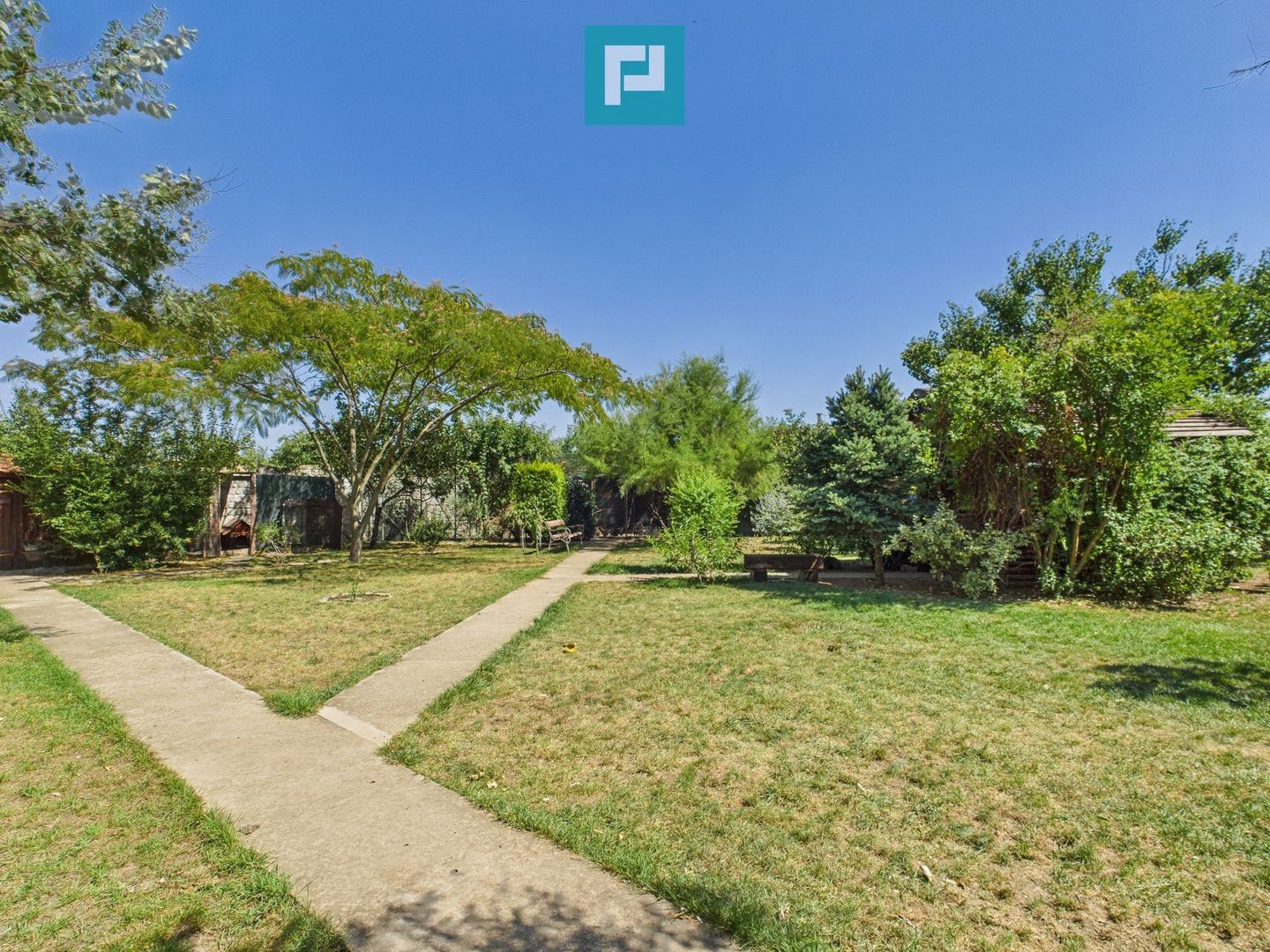 Casă și clădire de apartamente la Orțișoara - Poză 53