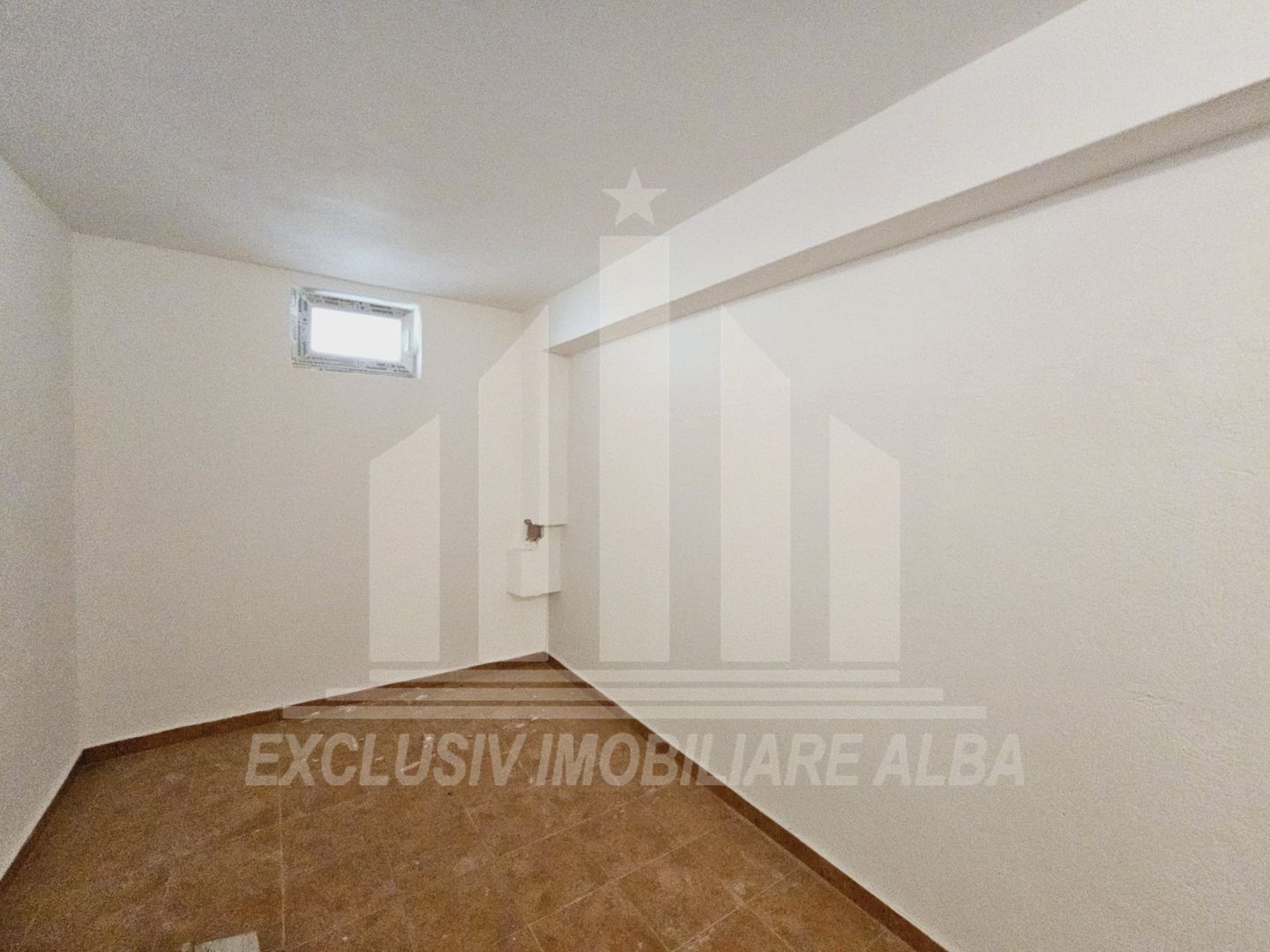 Apartament cu 4 camere si scara interioara de vanzare, Lipoveni - Poză 14