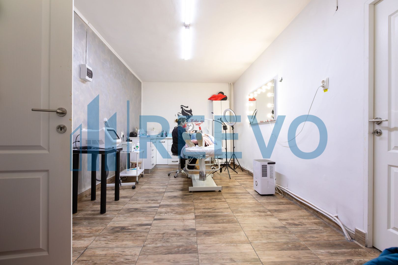 Clădire și teren de investiție, central Roman - Poză 8