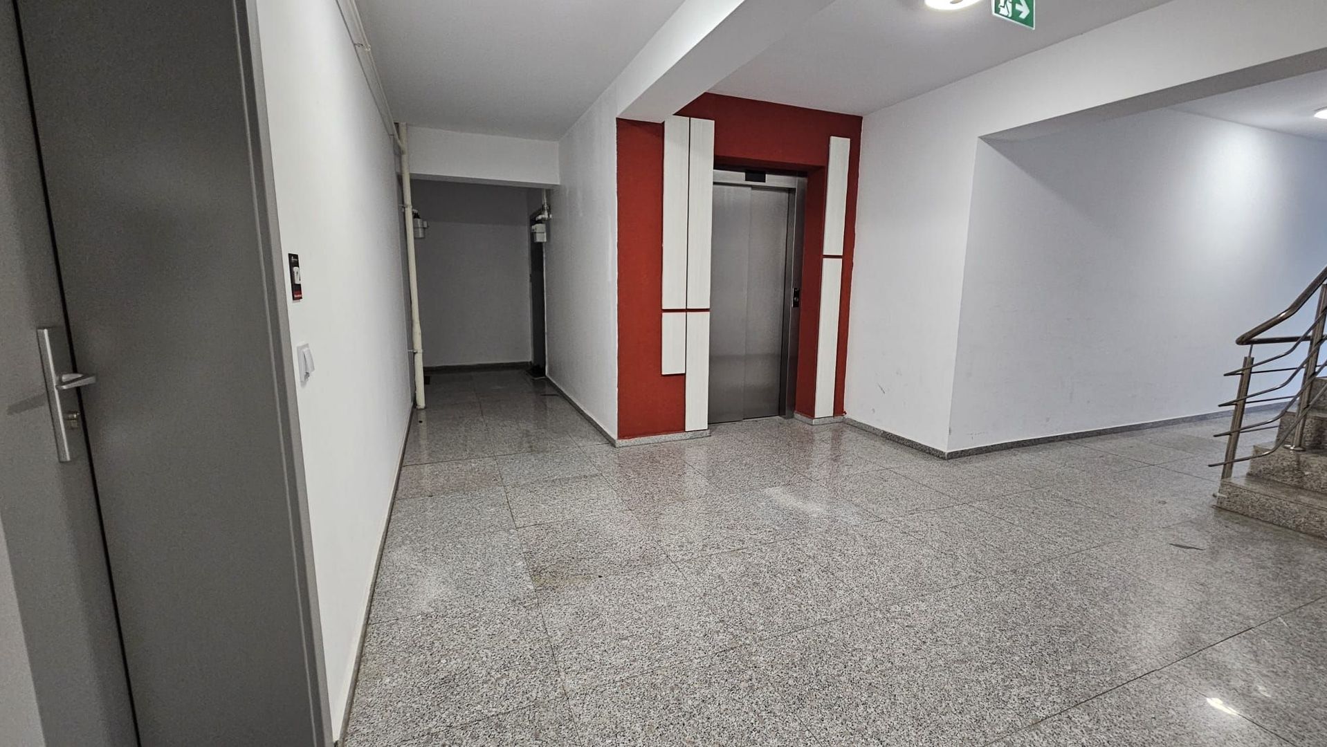 Coresi -Bloc Maurer M9, etajul 1, mobilat, parcare - Poză 19