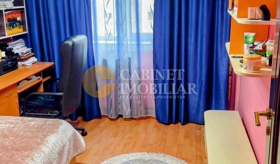 4 CAMERE DECOMANDAT + 2 BAI - 84 MP -Zona Galata - Poză 3