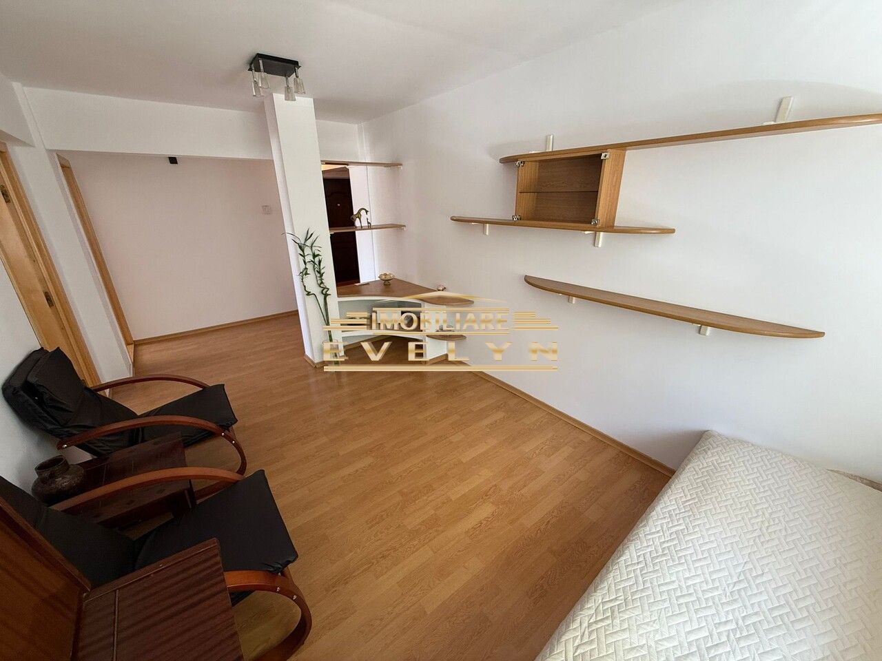 Apartament 4 camere  | Etaj 1 | Zona Școala Nr. 6 – Str. Bucovina - Poză 3