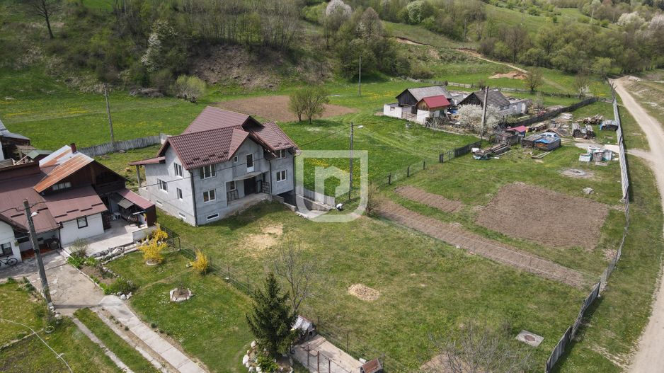 Casă 320 mp utili + 1143 mp teren, la roșu, Gura Humorului - Poză 2