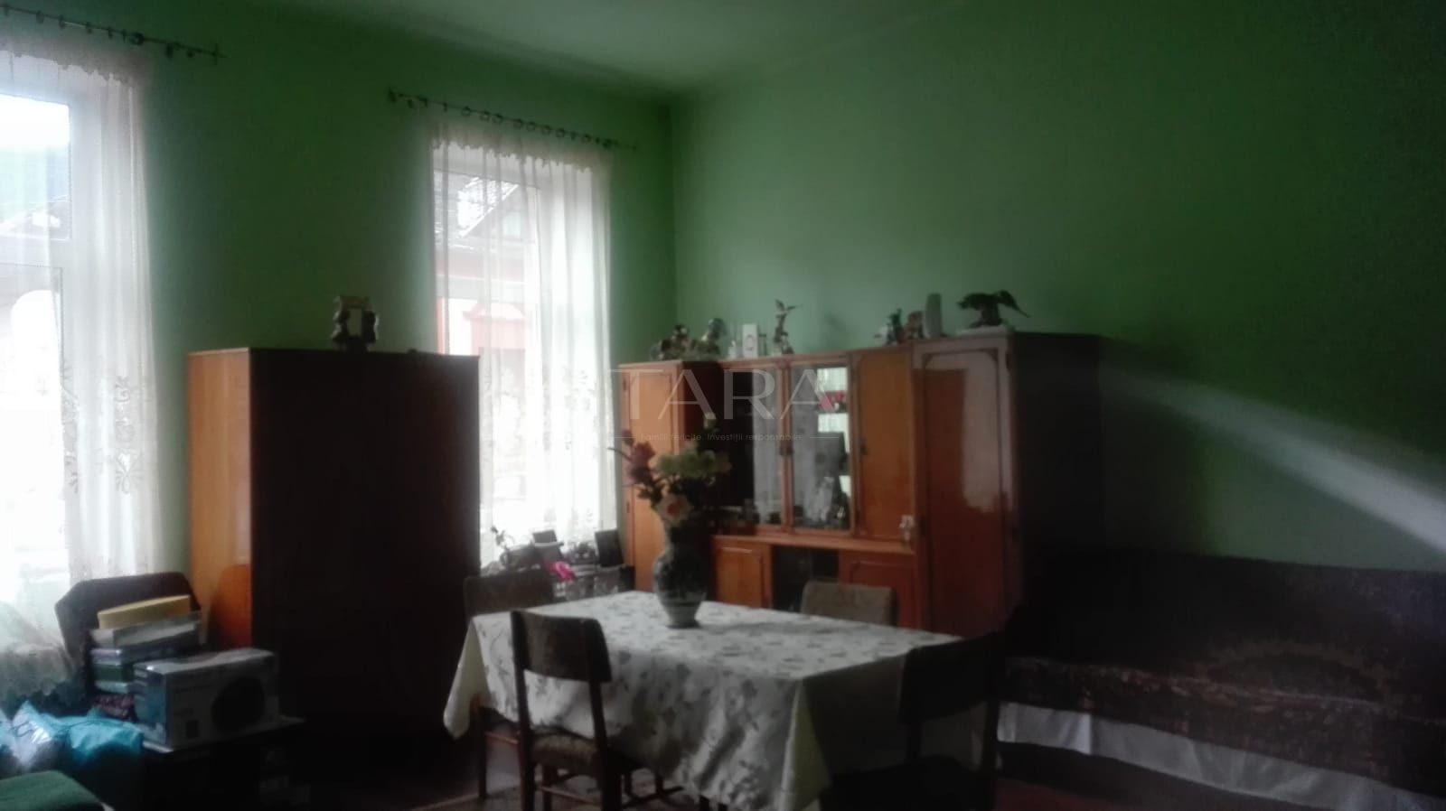 Apartament cu 4 camere de vânzare în zona Centrala - Poză 1